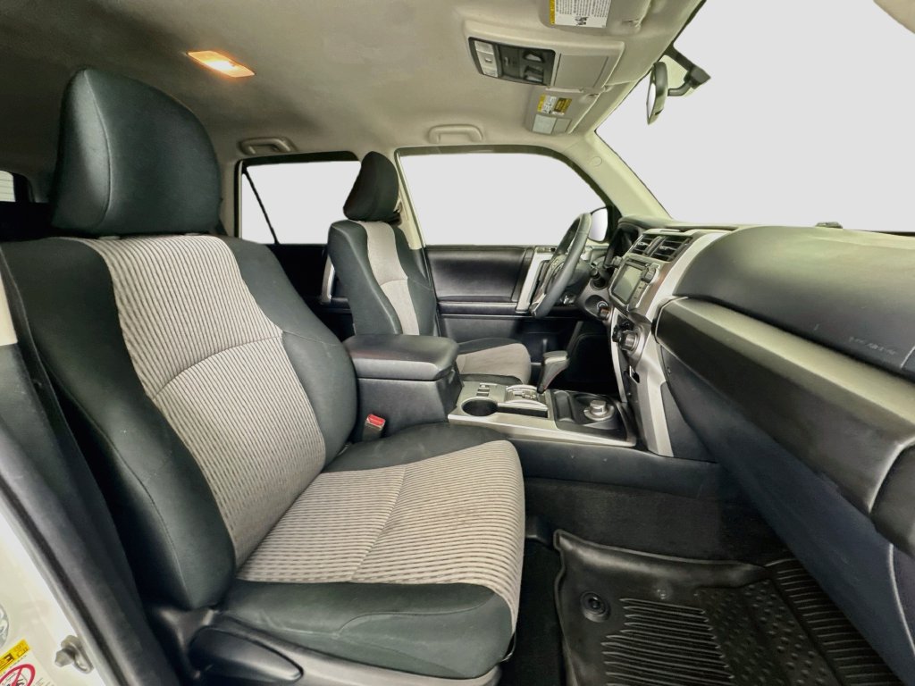 Used 2017 Toyota 4Runner SR5 AWD/4WD image 27