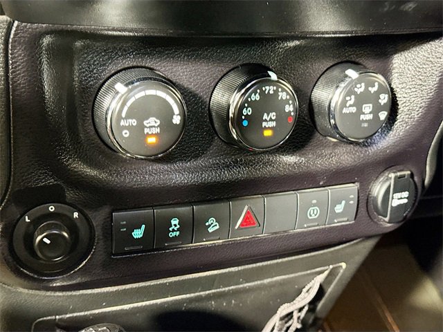 Used 2015 Jeep Wrangler Unlimited Rubicon image 14