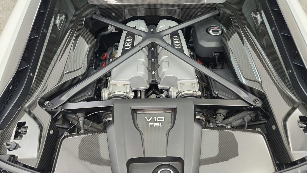 Used 2017 Audi R8 V10 w/ Carbon Exterior Package AWD/4WD image 25