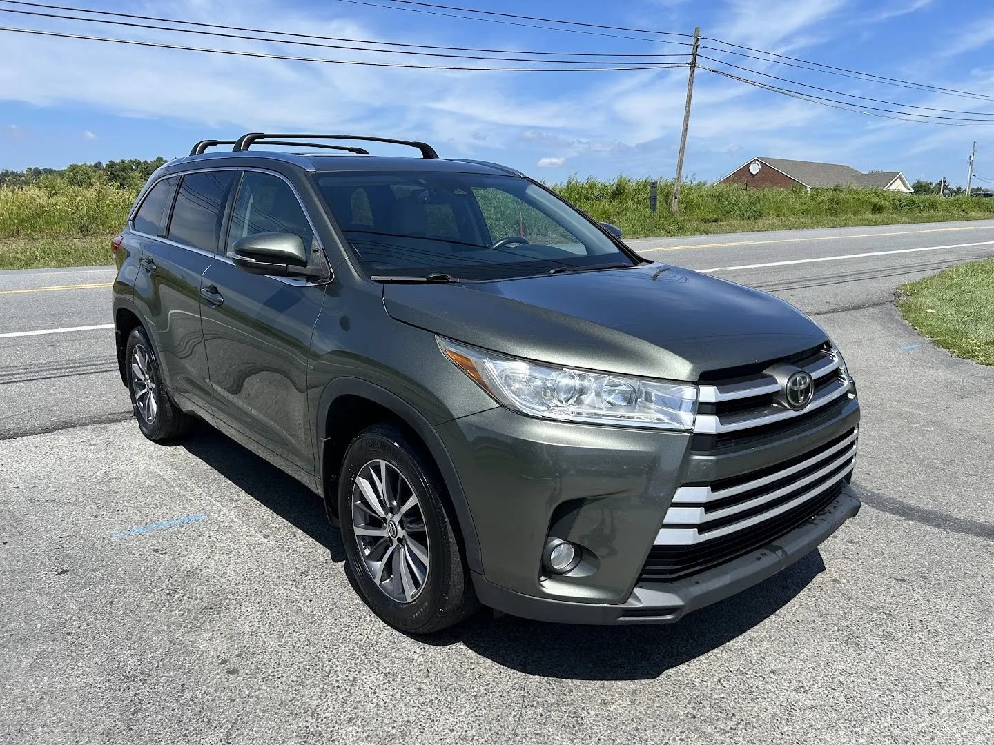 Used 2017 Toyota Highlander XLE AWD/4WD image 4