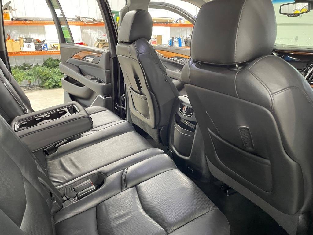 Used 2016 Cadillac Escalade ESV Luxury AWD/4WD image 20