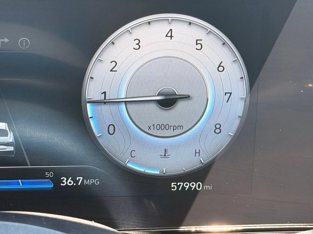 Used 2024 Hyundai Elantra SEL FWD image 3