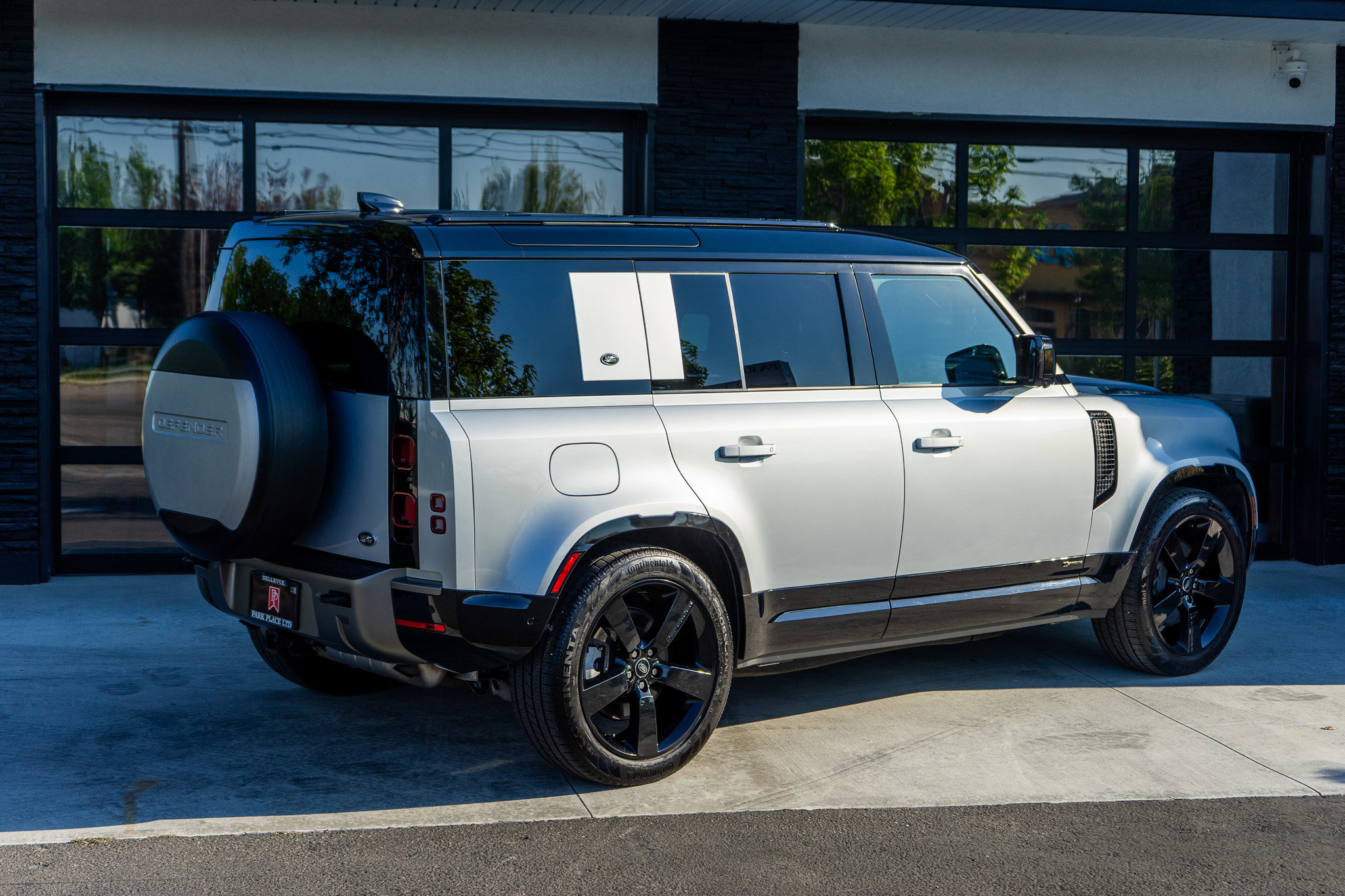 Used 2021 Land Rover Defender 110 X-Dynamic HSE image 11