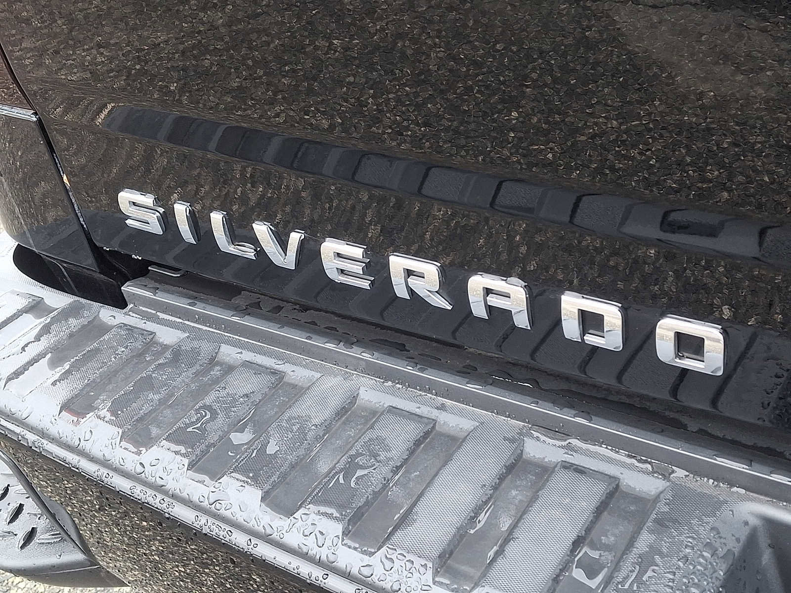 Used 2018 Chevrolet Silverado 1500 LT w/ All Star Edition image 29