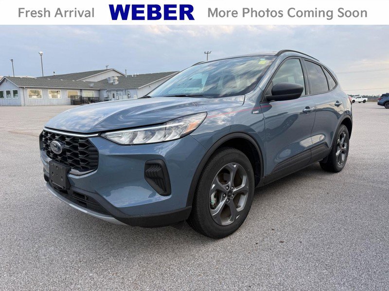 Used 2025 Ford Escape ST-Line w/ Cold Weather Package AWD/4WD video 1