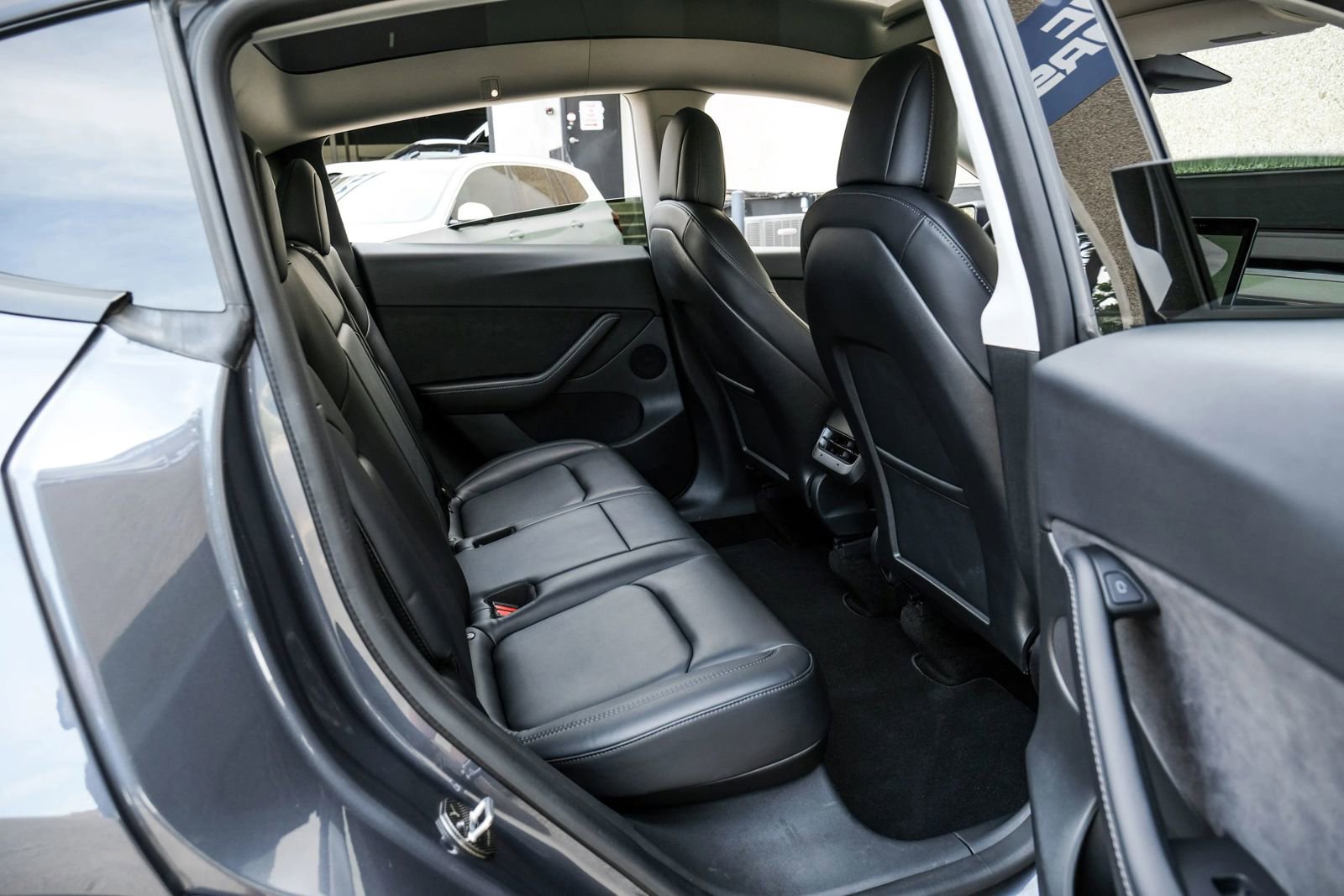 Used 2022 Tesla Model Y Performance AWD/4WD image 36