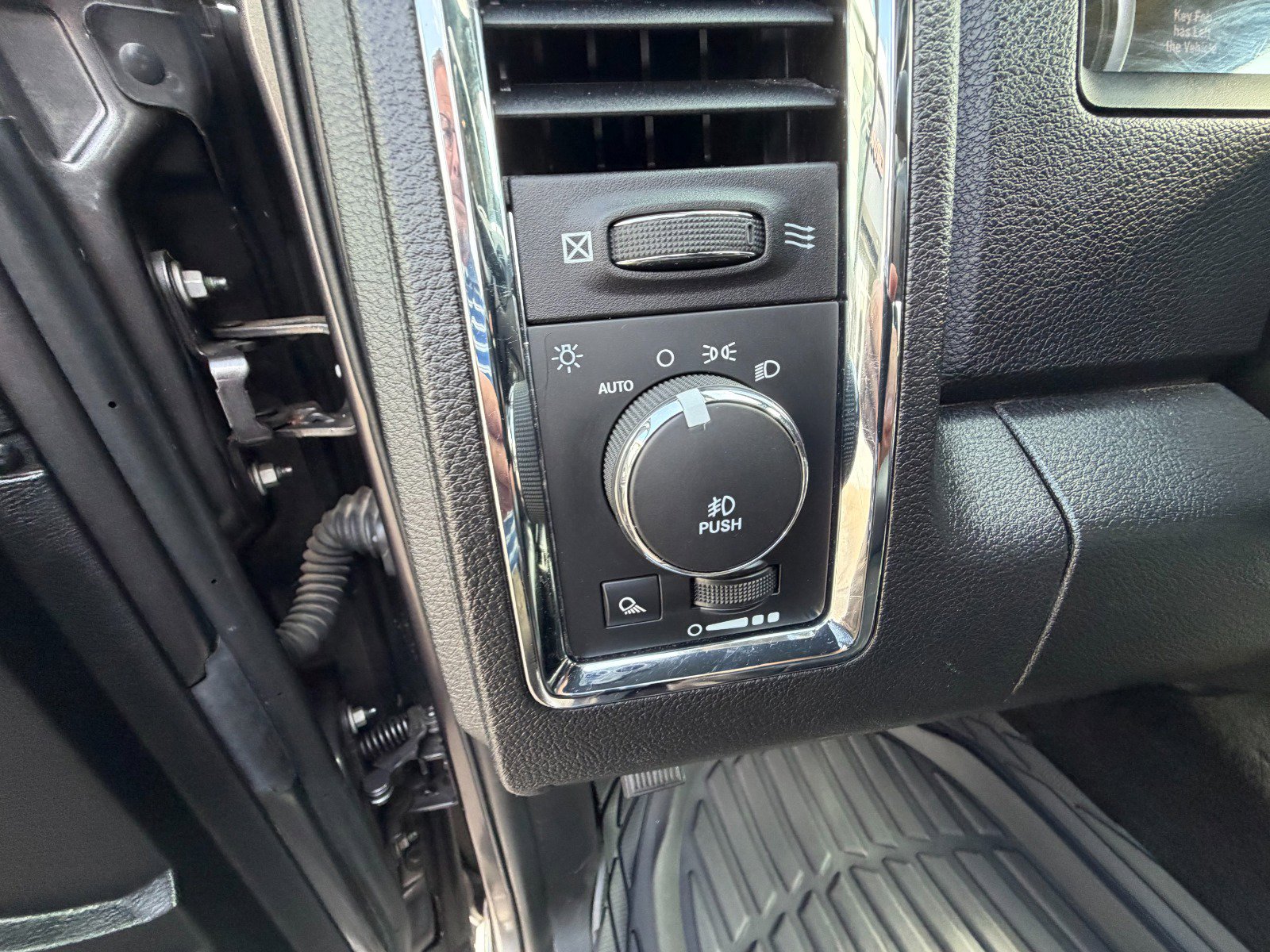 Used 2016 RAM 1500 Laramie w/ Convenience Group image 10