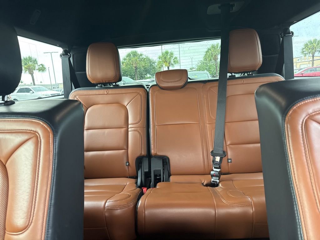 Used 2020 Lincoln Navigator L Reserve w/ Equipment Group 208A Reserve AWD/4WD image 18