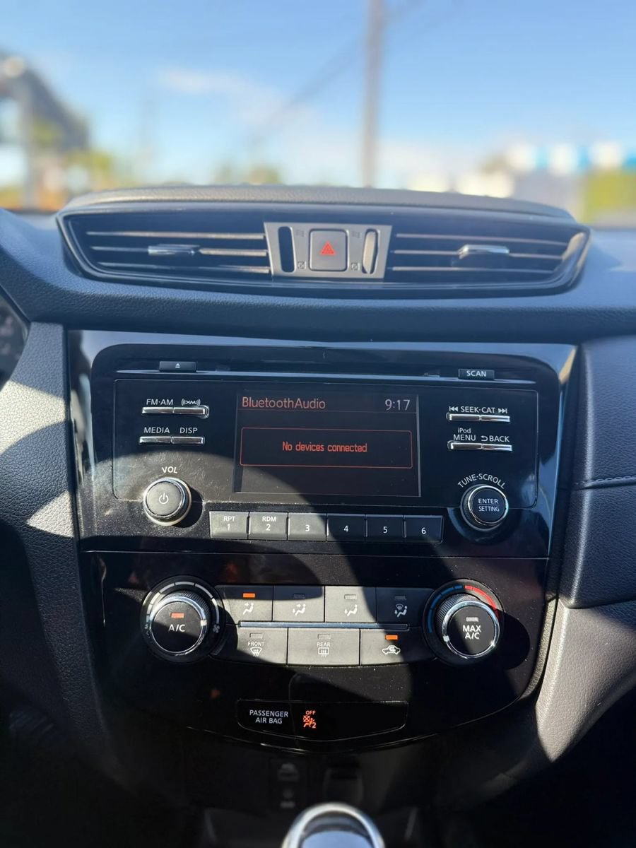 Used 2017 Nissan Rogue S AWD/4WD image 17