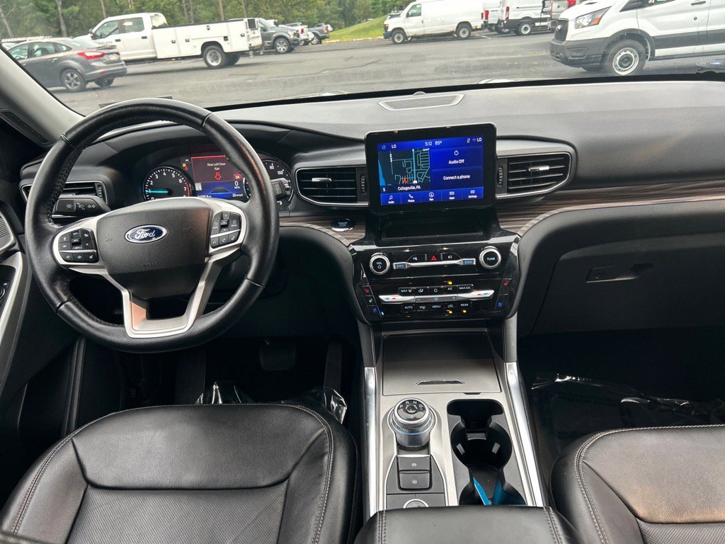 Used 2022 Ford Explorer Limited w/ Equipment Group 301A image 3