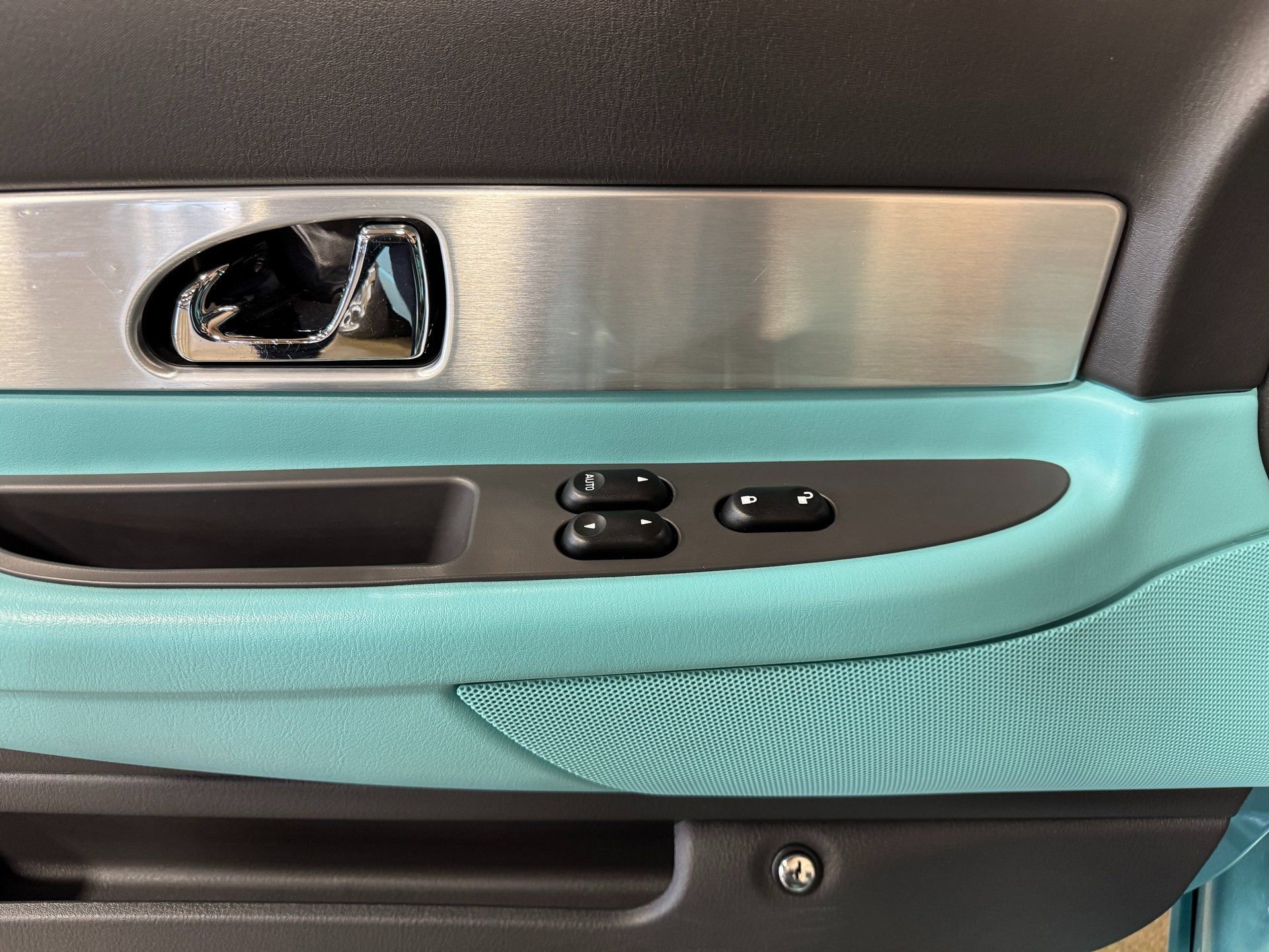 Used 2002 Ford Thunderbird image 62