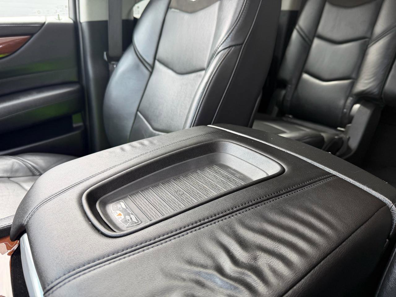 Used 2018 Cadillac Escalade ESV Luxury AWD/4WD image 15
