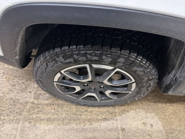 Used 2025 Jeep Compass Trailhawk AWD/4WD image 12