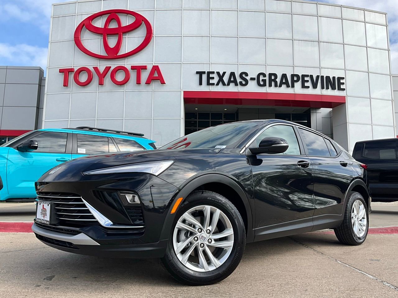 Used 2025 Buick Envista Preferred image 2