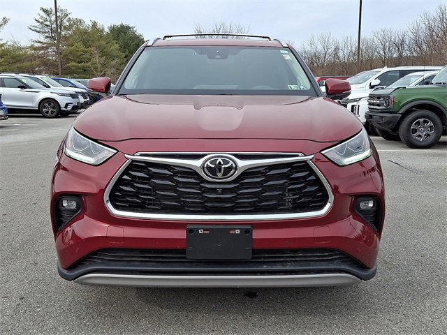 Used 2024 Toyota Highlander Platinum image 2