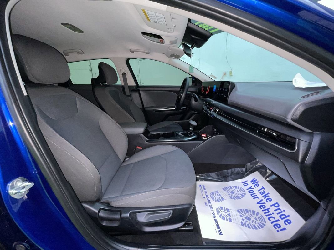 Used 2025 Kia K4 LXS image 28