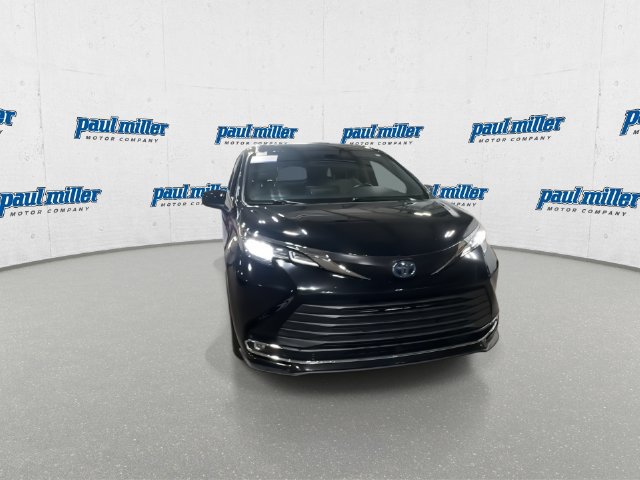 Used 2022 Toyota Sienna XLE FWD image 3