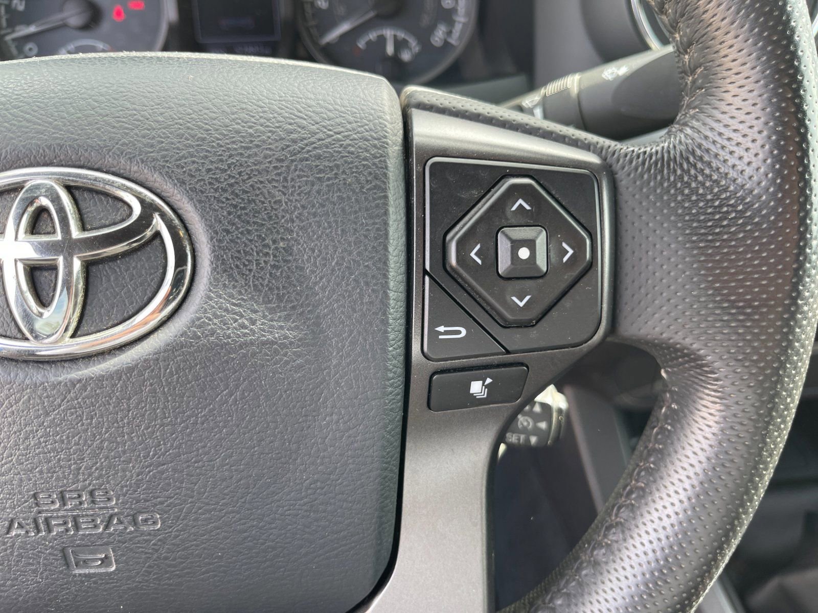 Used 2017 Toyota Tacoma TRD Off-Road w/ Tow Package AWD/4WD image 24