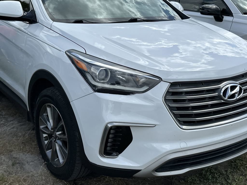 Used 2017 Hyundai Santa Fe SE image 2
