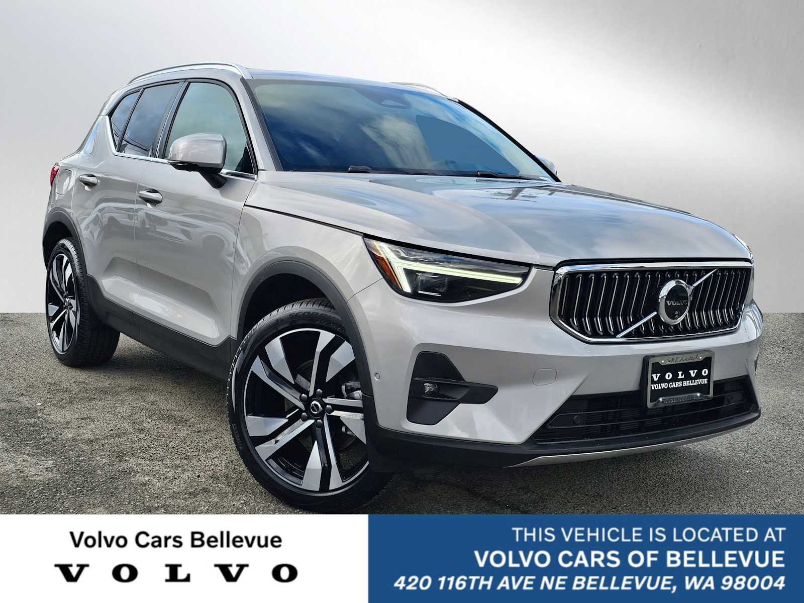 Used 2025 Volvo XC40 B5 Plus w/ Climate Package AWD/4WD image 1