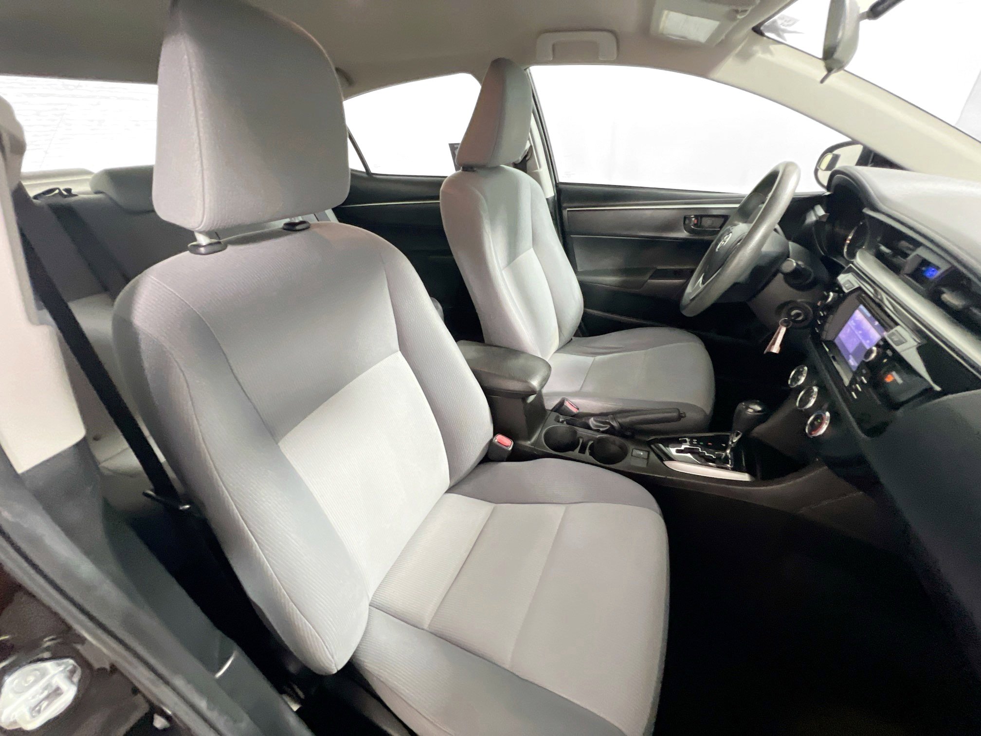 Used 2016 Toyota Corolla L FWD image 30