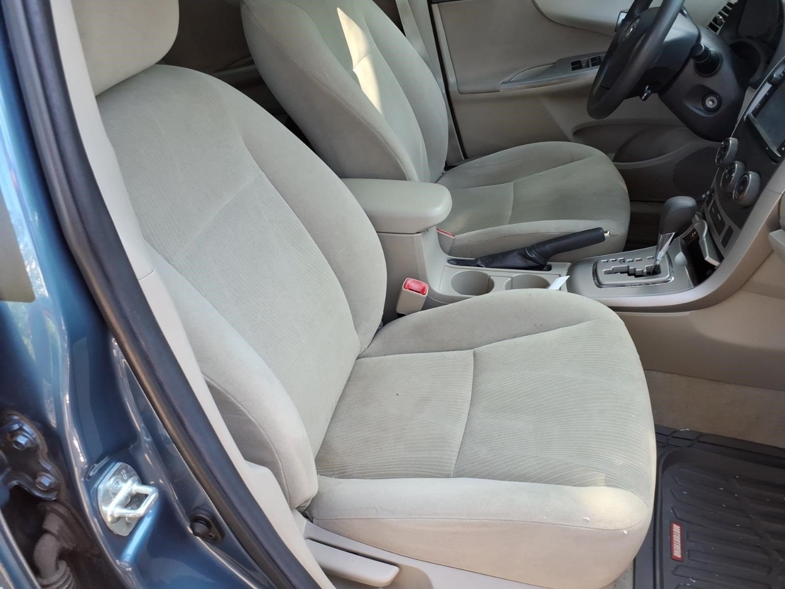 Used 2013 Toyota Corolla LE FWD image 6