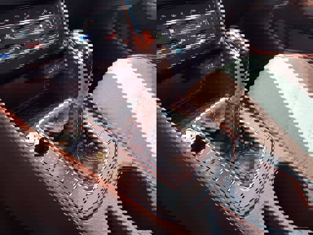 Used 2025 Volkswagen Jetta SE image 15