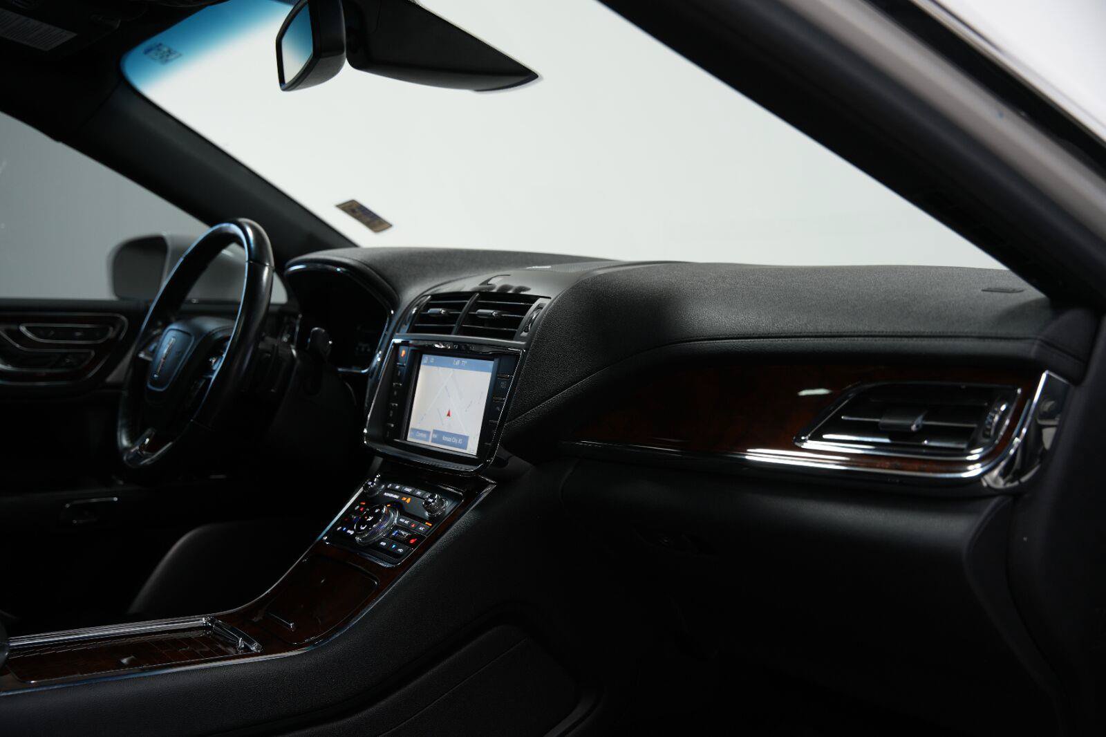 Used 2019 Lincoln Continental Reserve AWD/4WD image 21