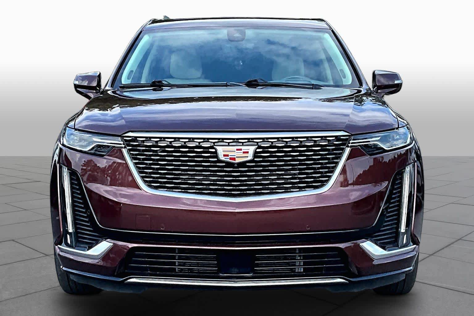 Used 2022 Cadillac XT6 Premium Luxury w/ Technology Package FWD image 4