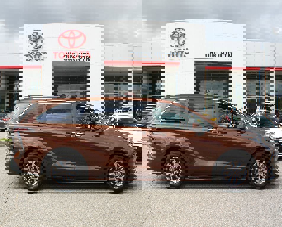 Used 2024 Toyota Sienna XLE