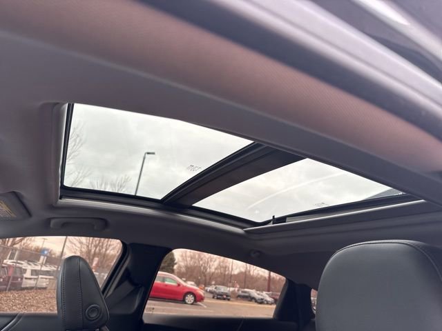 Used 2017 Chevrolet Malibu Premier w/ Premier Sun and Wheel Package image 10