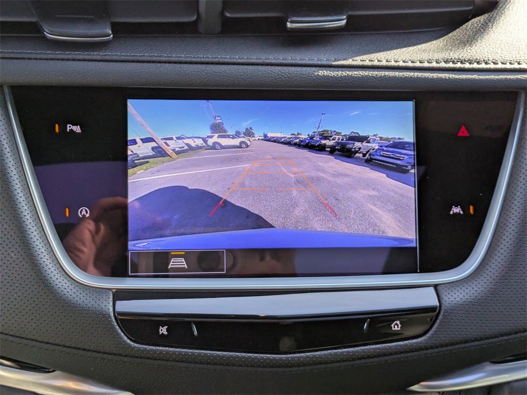 Used 2025 Cadillac XT6 Luxury image 24