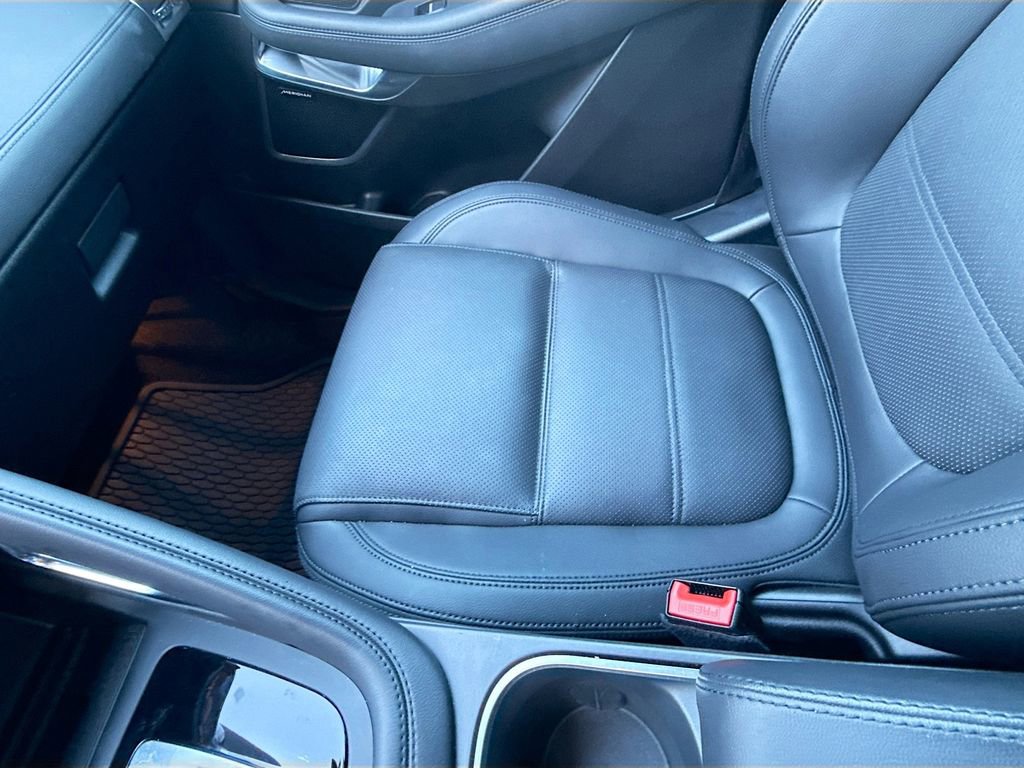 Used 2023 Jaguar E-PACE SE image 22