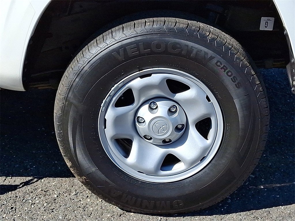 Used 2022 Toyota Tacoma SR image 9