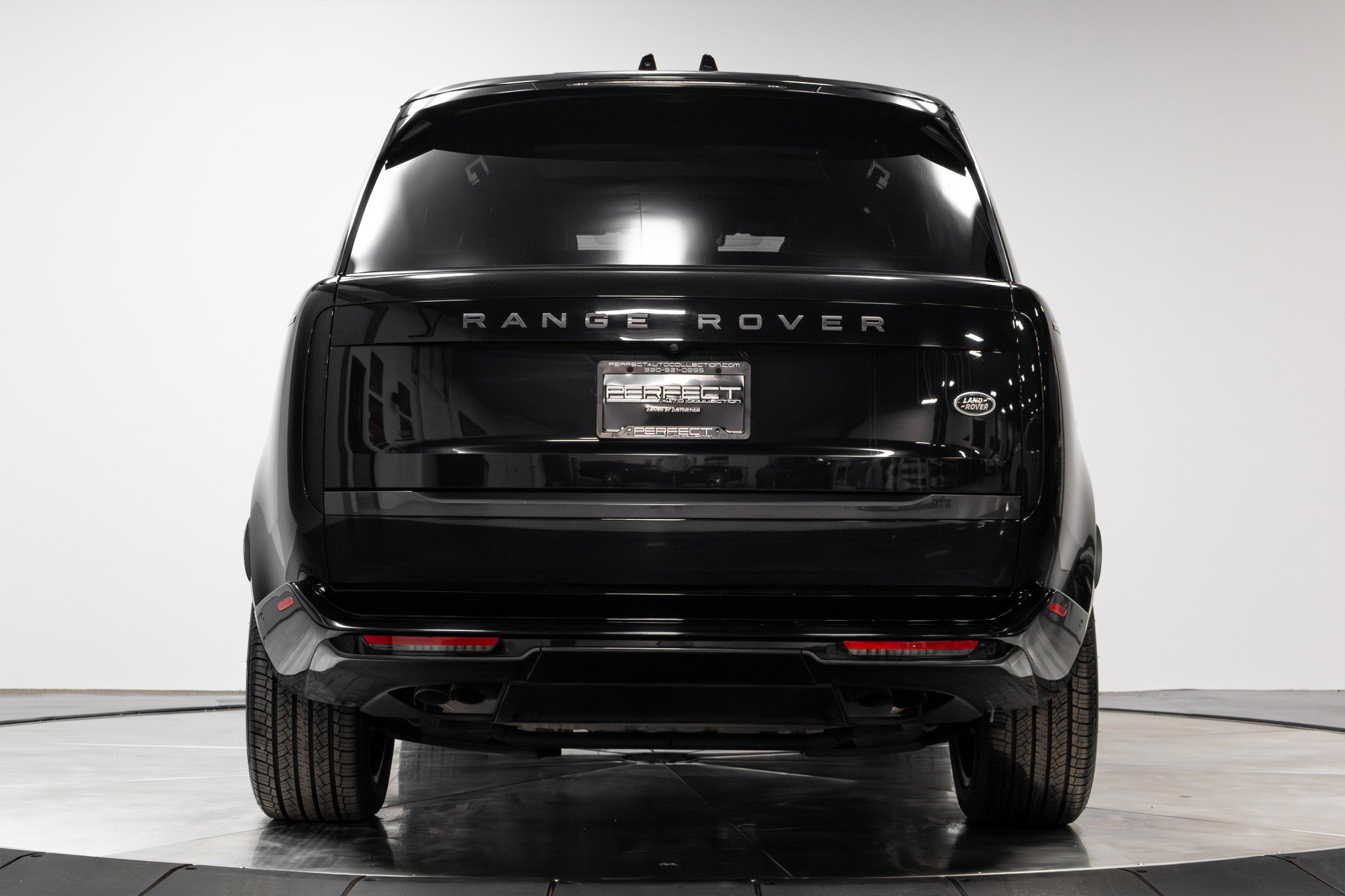 Used 2023 Land Rover Range Rover Long Wheelbase SE image 43