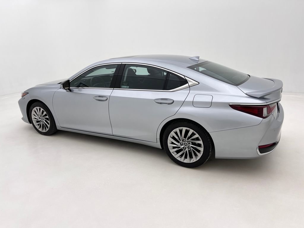 Used 2023 Lexus ES 300h Ultra Luxury image 10
