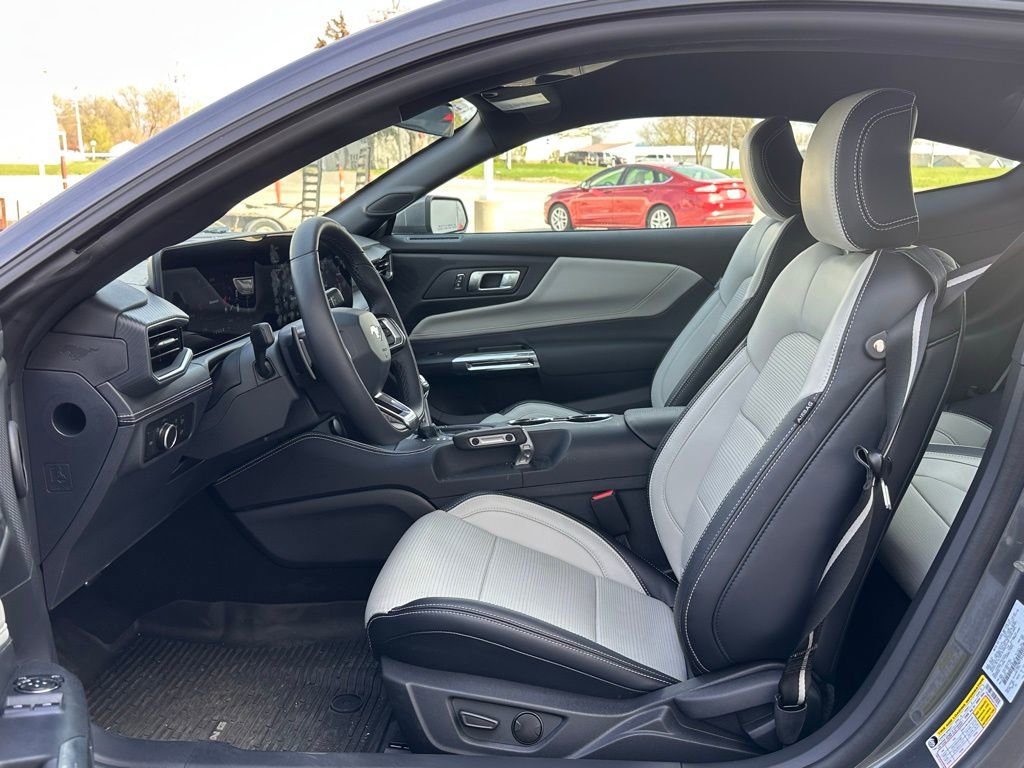 Used 2025 Ford Mustang GT Premium w/ GT Performance Package image 11