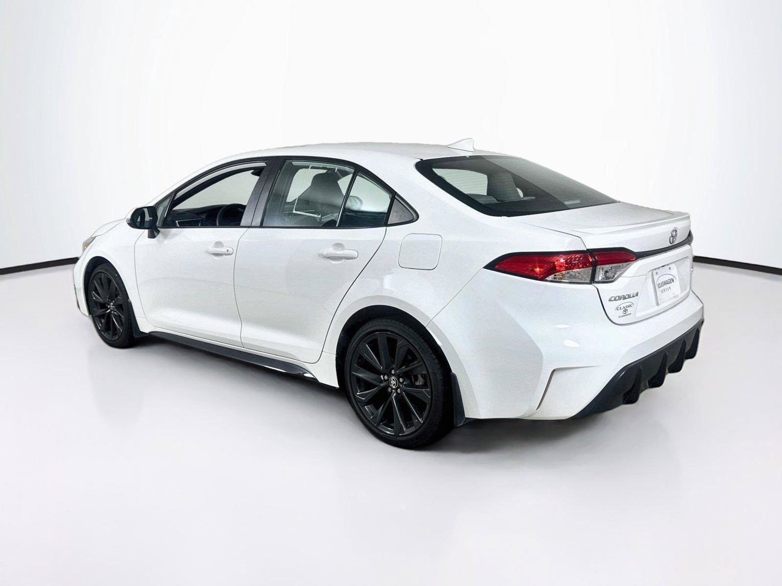 Used 2024 Toyota Corolla SE w/ SE Premium Package FWD image 7