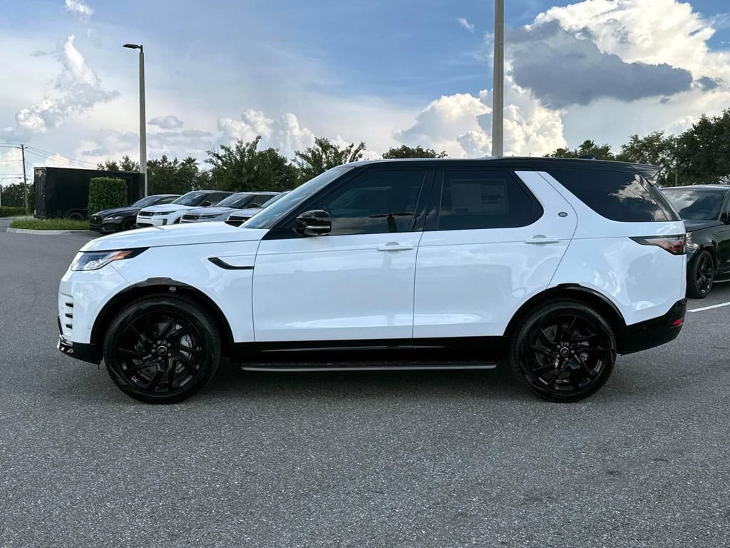 Used 2025 Land Rover Discovery Dynamic SE AWD/4WD image 2