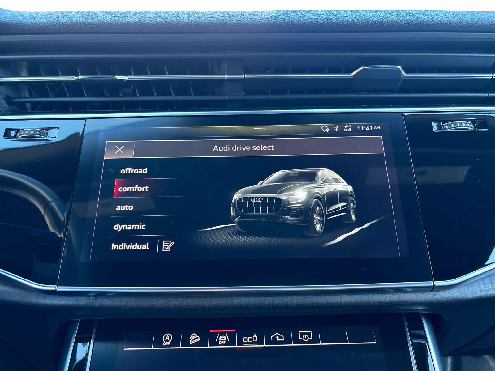 Used 2019 Audi Q8 Premium Plus w/ Premium Plus AWD/4WD image 28