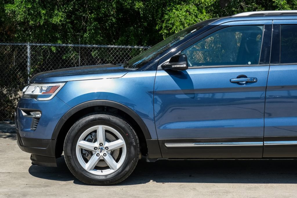 Used 2018 Ford Explorer XLT w/ Equipment Group 202A FWD image 21