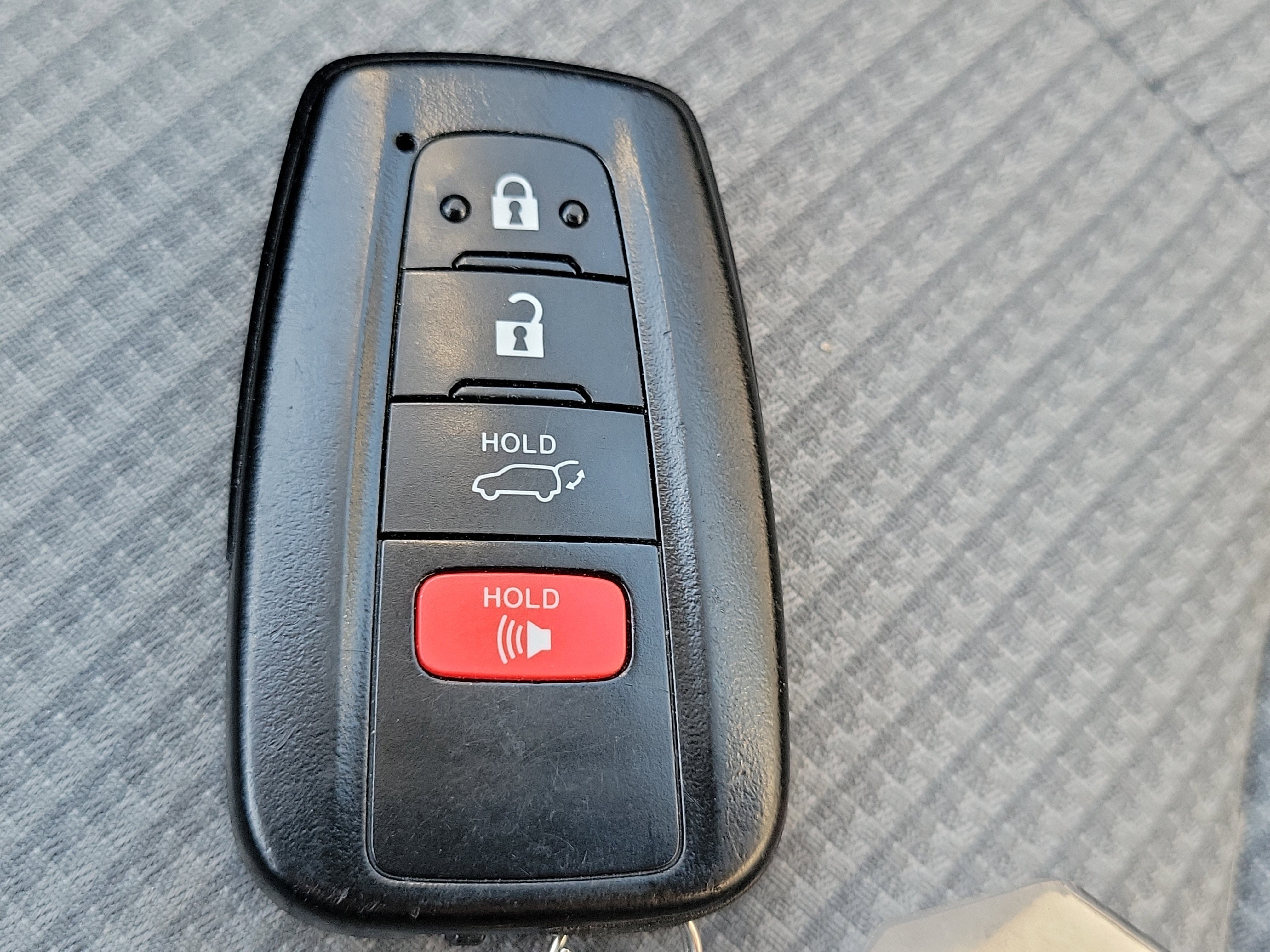 Used 2023 Toyota Highlander LE image 29