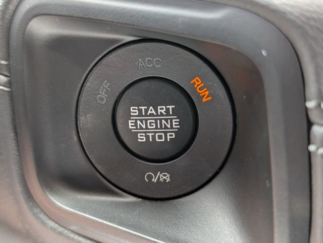 Used 2025 Jeep Wrangler Unlimited Sahara AWD/4WD image 24