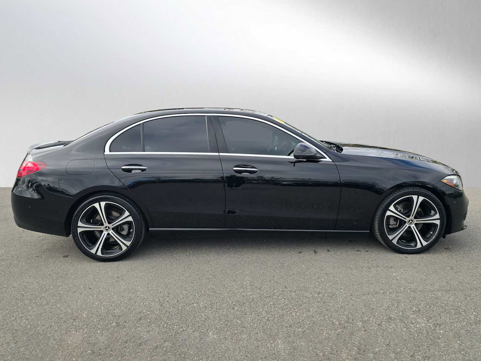 Used 2024 Mercedes-Benz C 300 4MATIC Sedan image 2