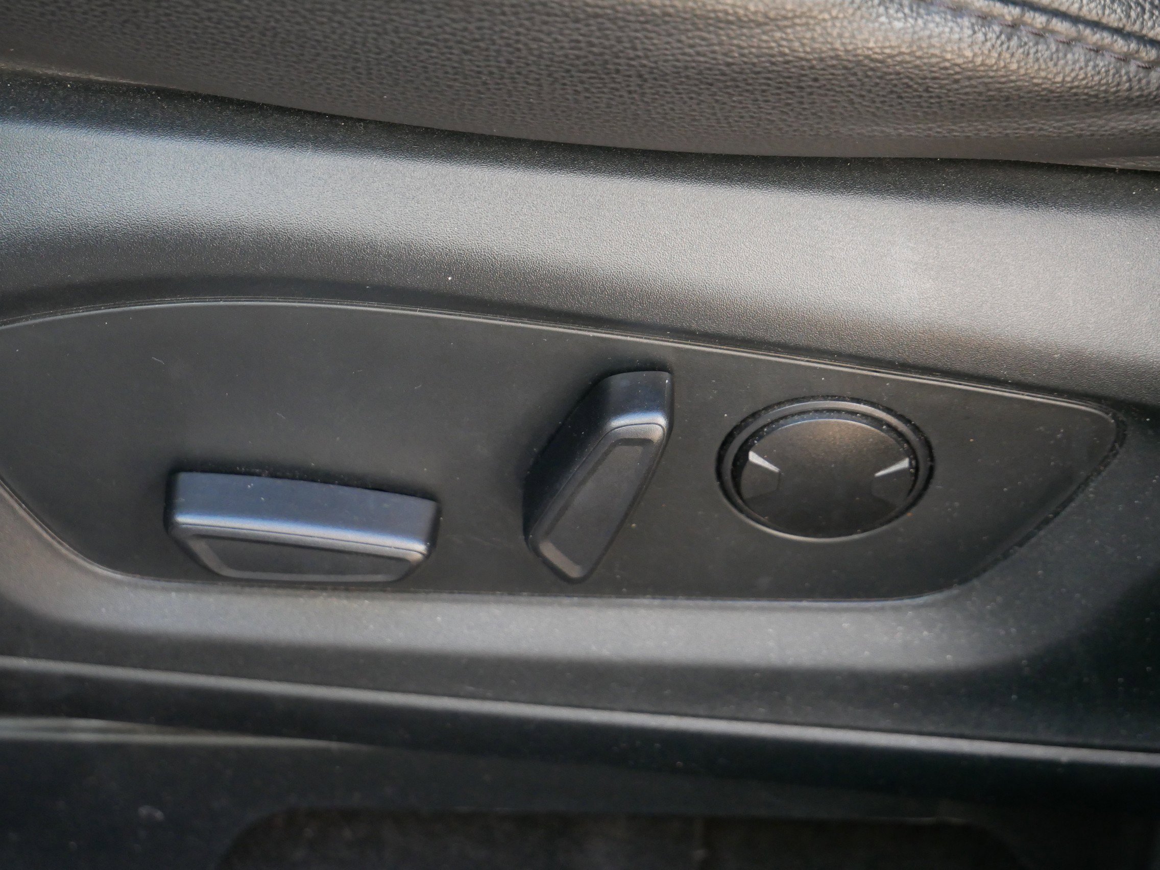 Certified 2023 Ford Explorer ST AWD/4WD image 12