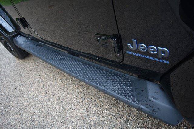 Used 2025 Jeep Wrangler Sahara 4xe AWD/4WD image 15