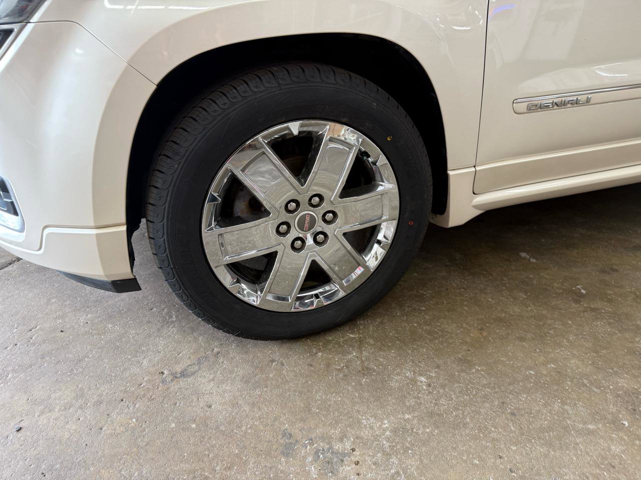 Used 2015 GMC Acadia Denali image 9