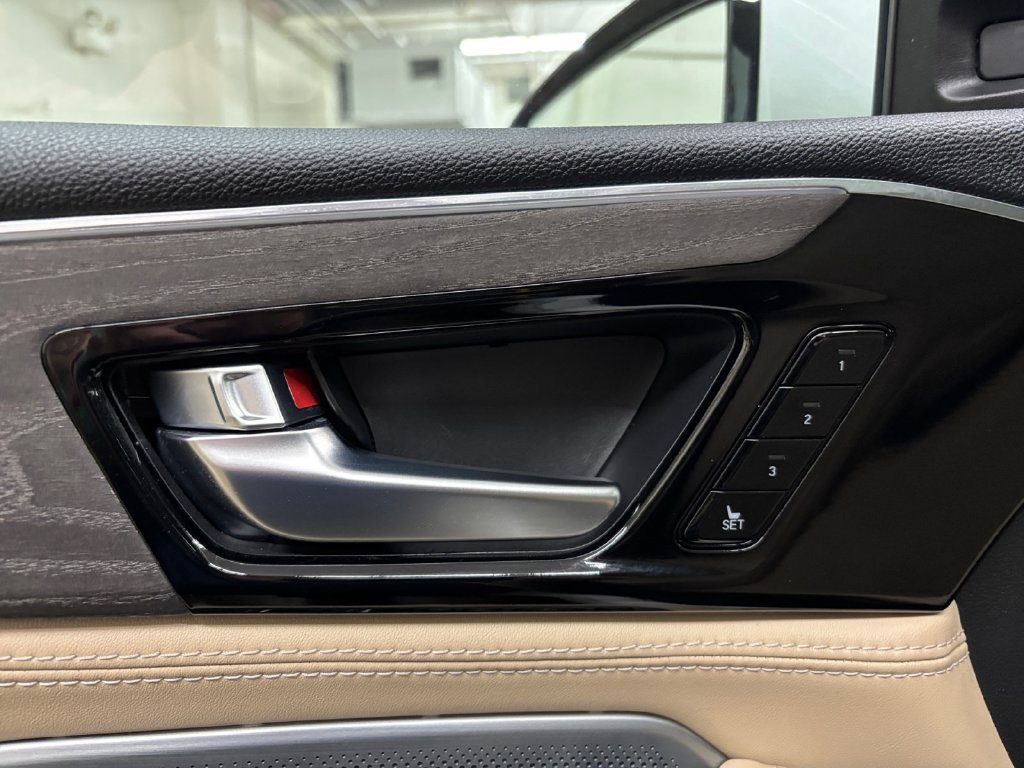 Certified 2025 Acura MDX w/ Advance Package AWD/4WD image 12