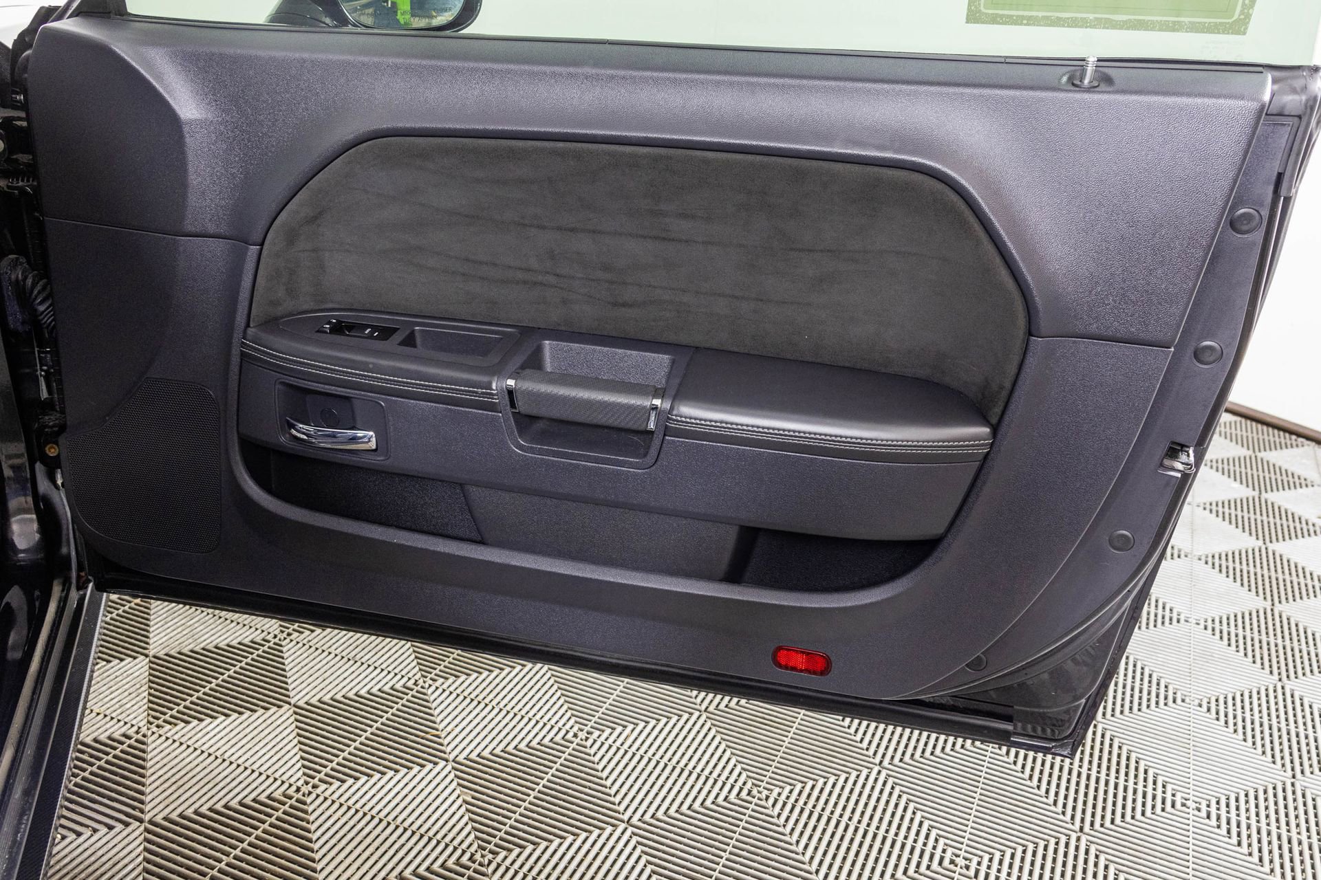 Used 2009 Dodge Challenger SRT8 w/ SRT Option Group II image 44