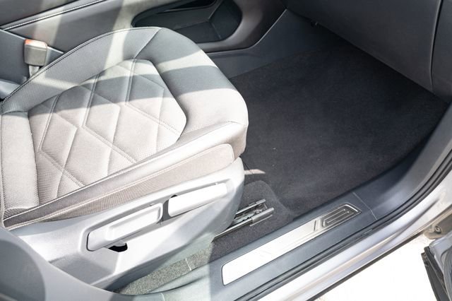 Certified 2025 Volkswagen Atlas SE FWD image 45